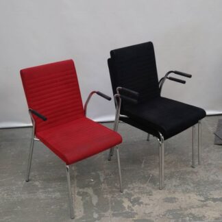 Mötesstol stapelbar