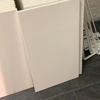 hyllplan klarlackad vit